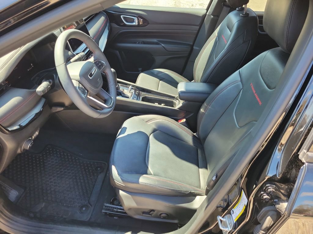Used 2025 Jeep Compass Trailhawk w/ Trailhawk Elite Group image 23
