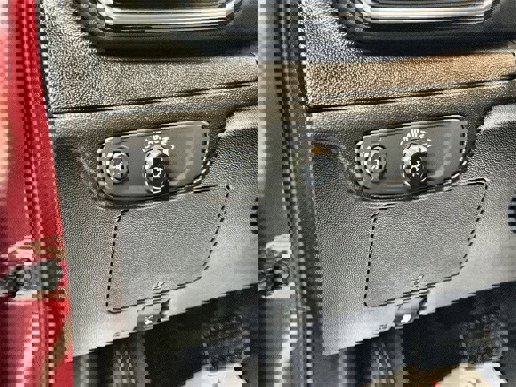 Used 2022 Chevrolet Bolt EUV LT w/ Comfort Package image 16