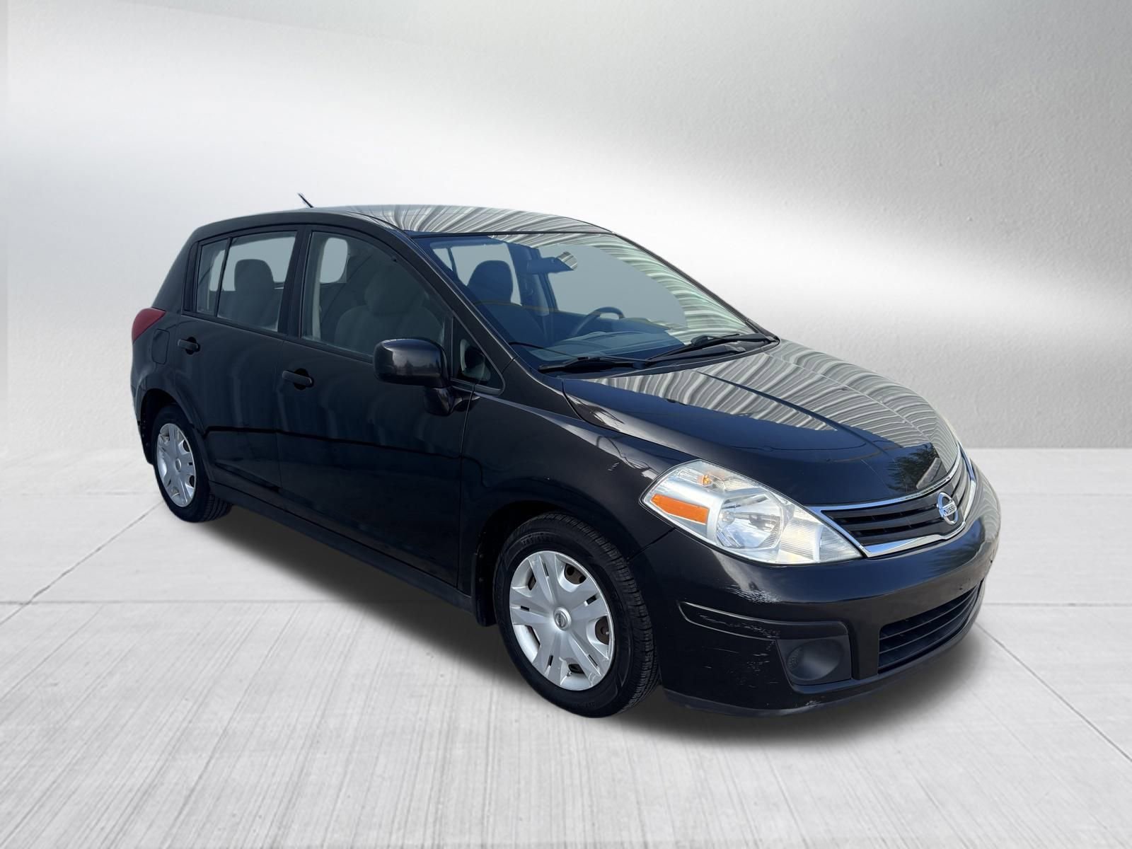 Used 2011 Nissan Versa 1.8 S w/ Plus Pkg image 3