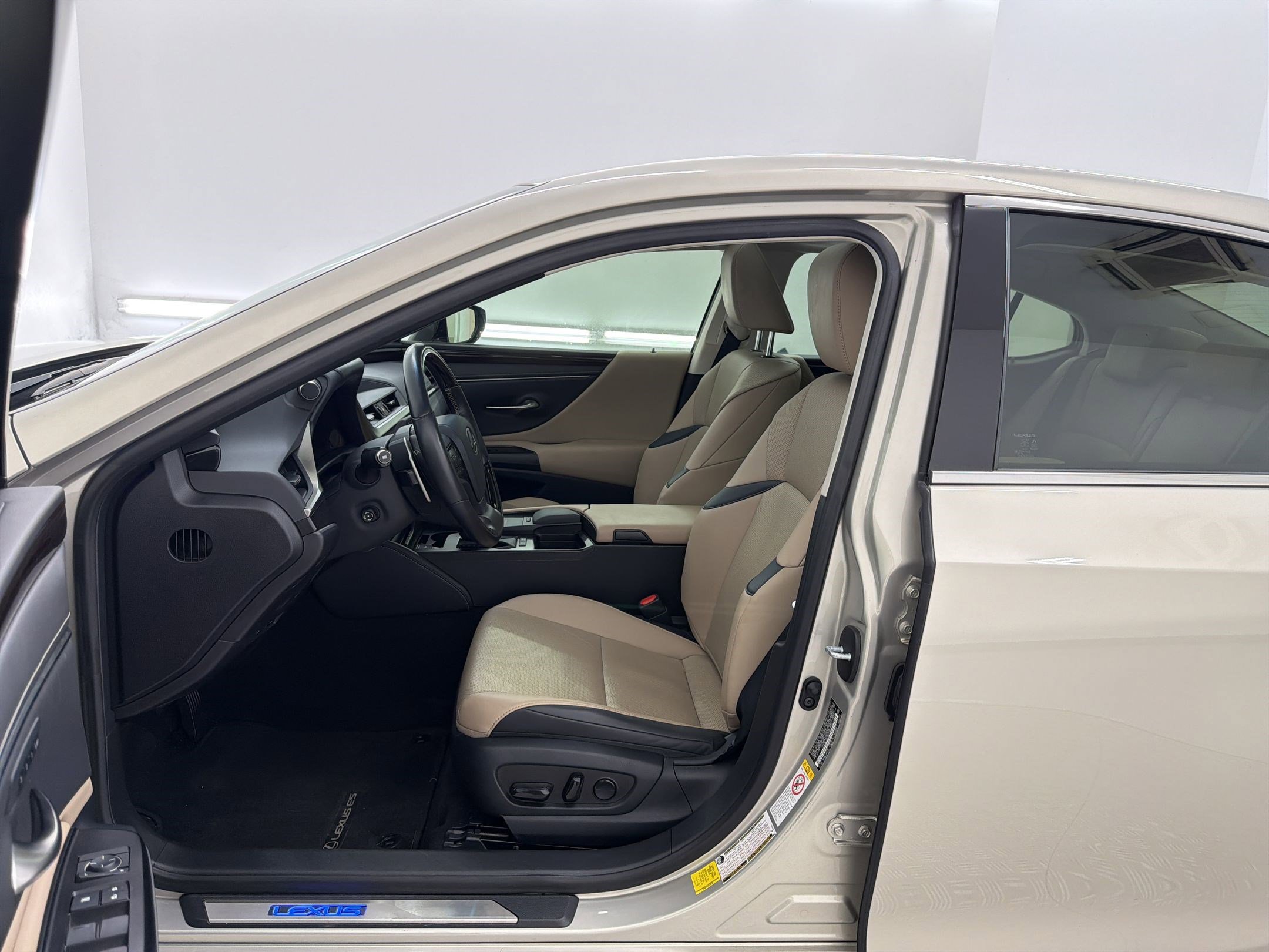 Used 2019 Lexus ES 300h w/ Premium Package FWD image 5