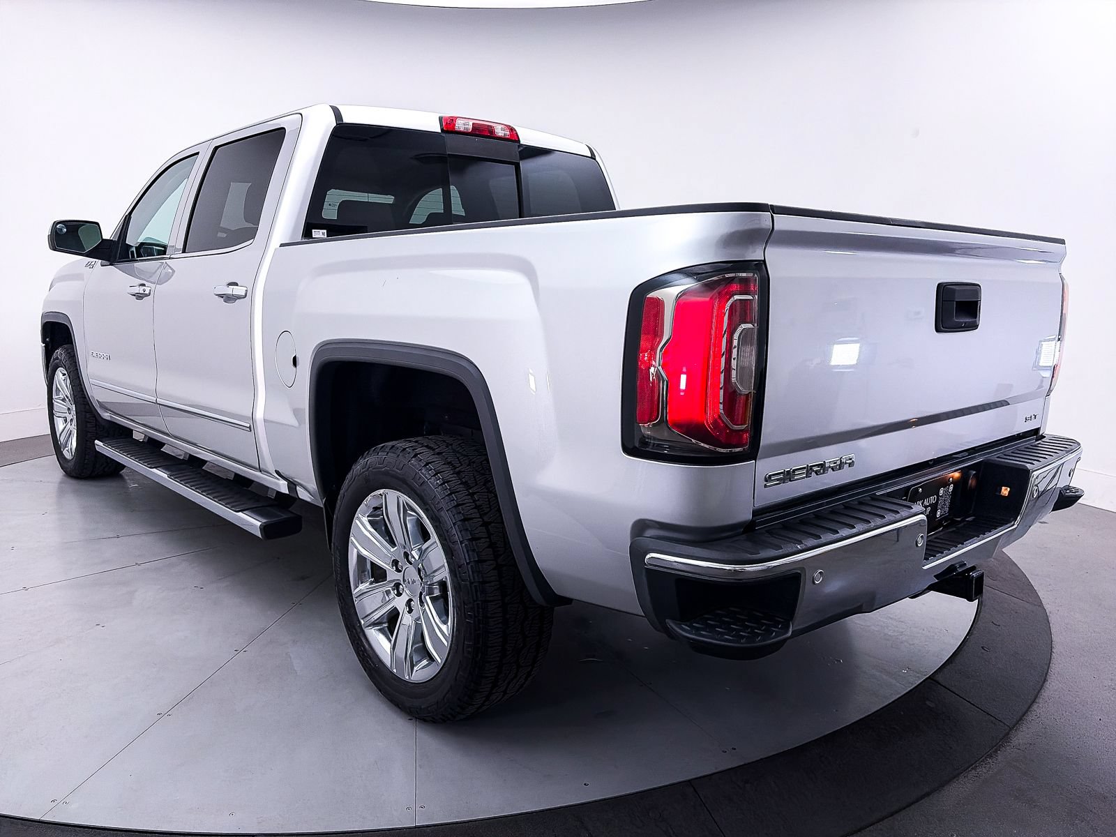 Used 2018 GMC Sierra 1500 SLT AWD/4WD image 10