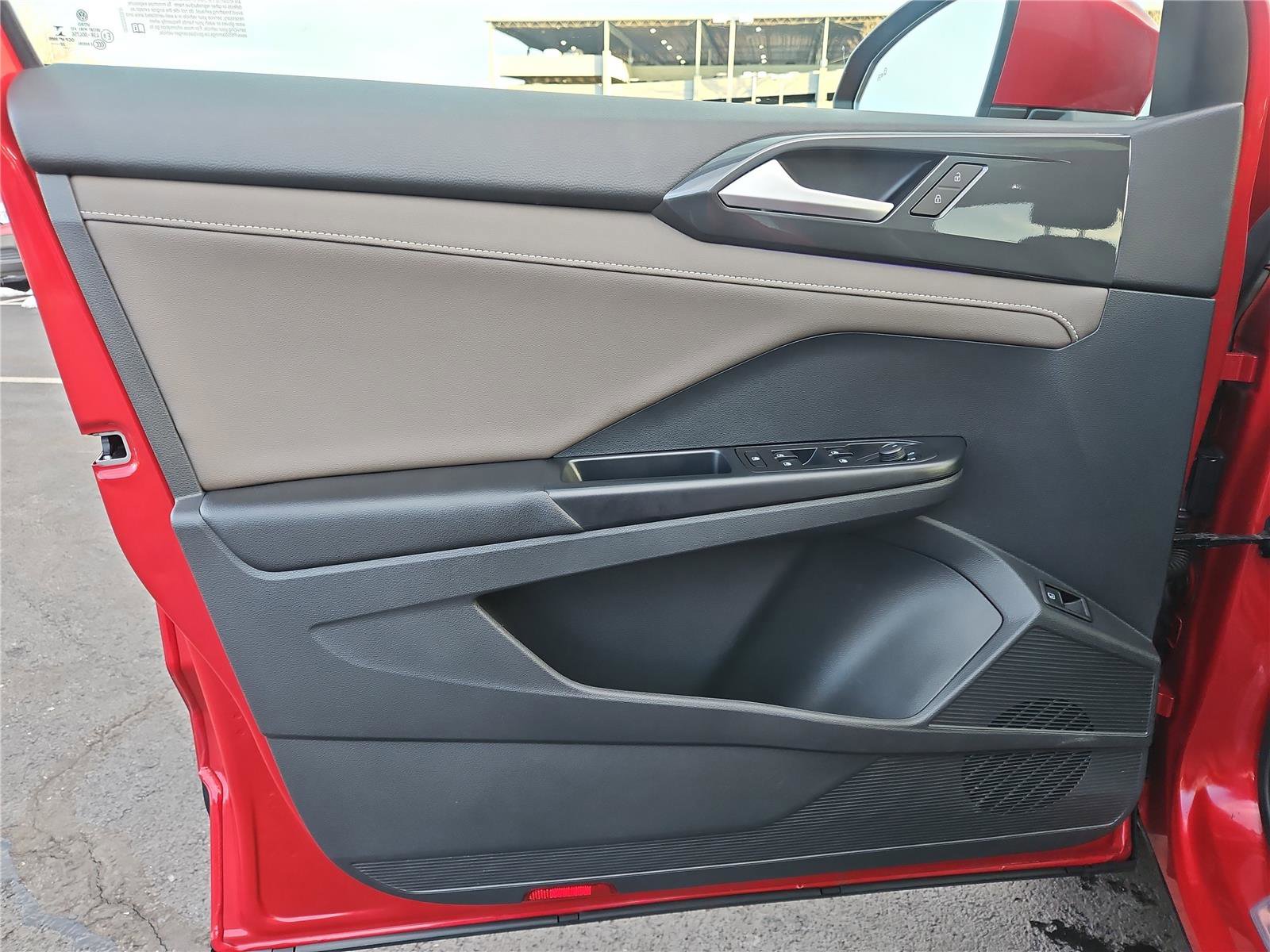 Used 2023 Volkswagen Taos SEL image 13