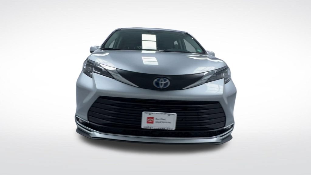 Certified 2024 Toyota Sienna XLE w/ XLE Plus Package AWD/4WD image 4