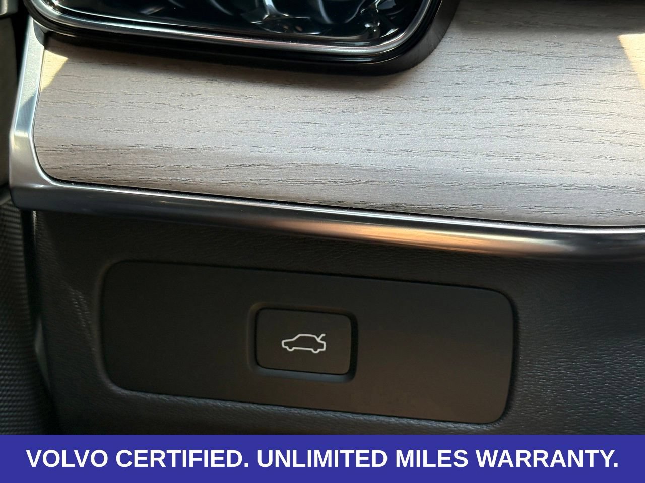Certified 2025 Volvo XC90 B6 Plus AWD/4WD image 18