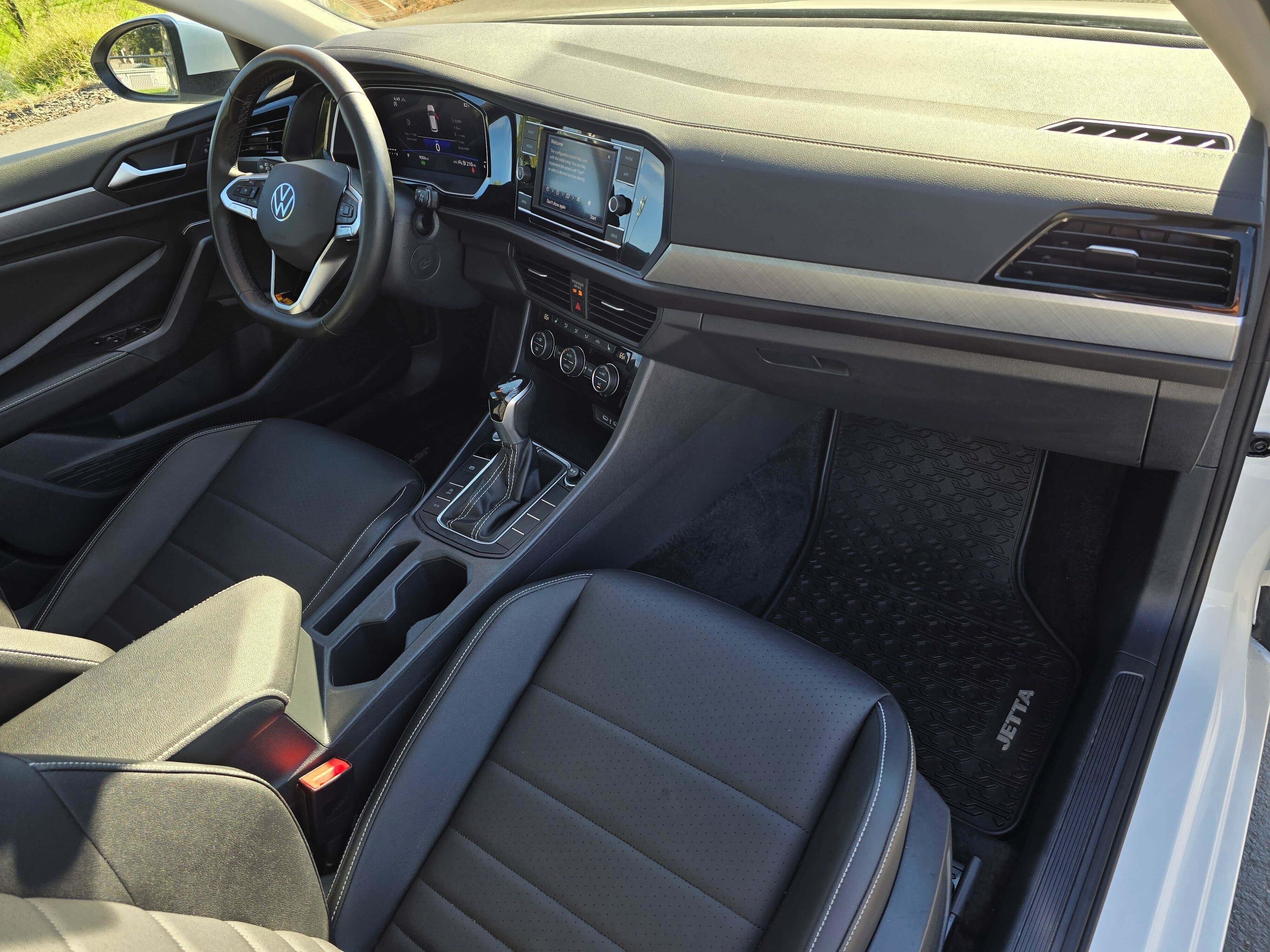 Used 2024 Volkswagen Jetta SE w/ Panoramic Sunroof Package FWD image 10