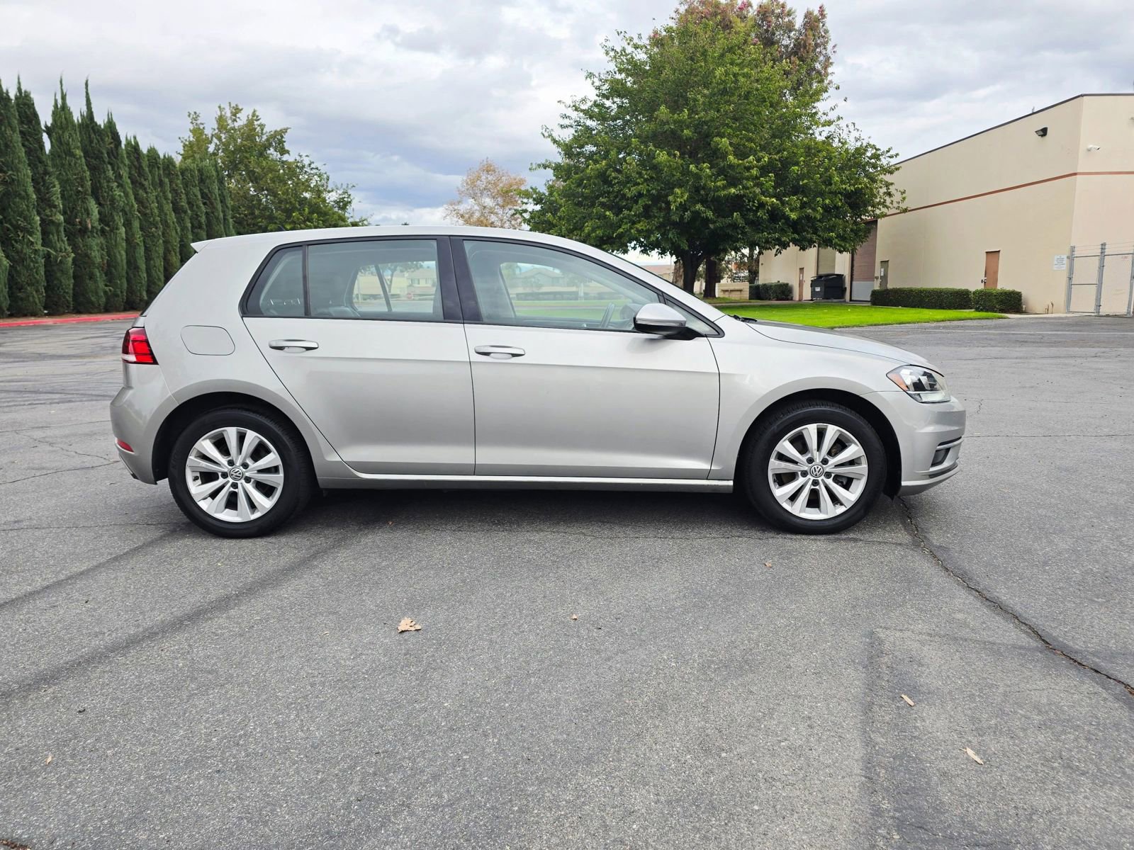 Used 2018 Volkswagen Golf SE FWD image 4