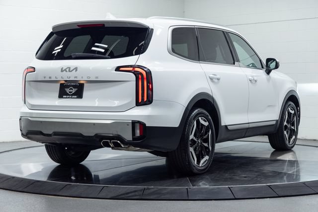 Used 2024 Kia Telluride EX w/ EX Captain's Chair Package FWD image 10