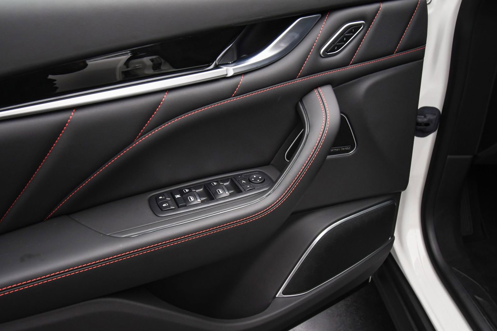 New 2024 Maserati Levante GT Ultima image 43