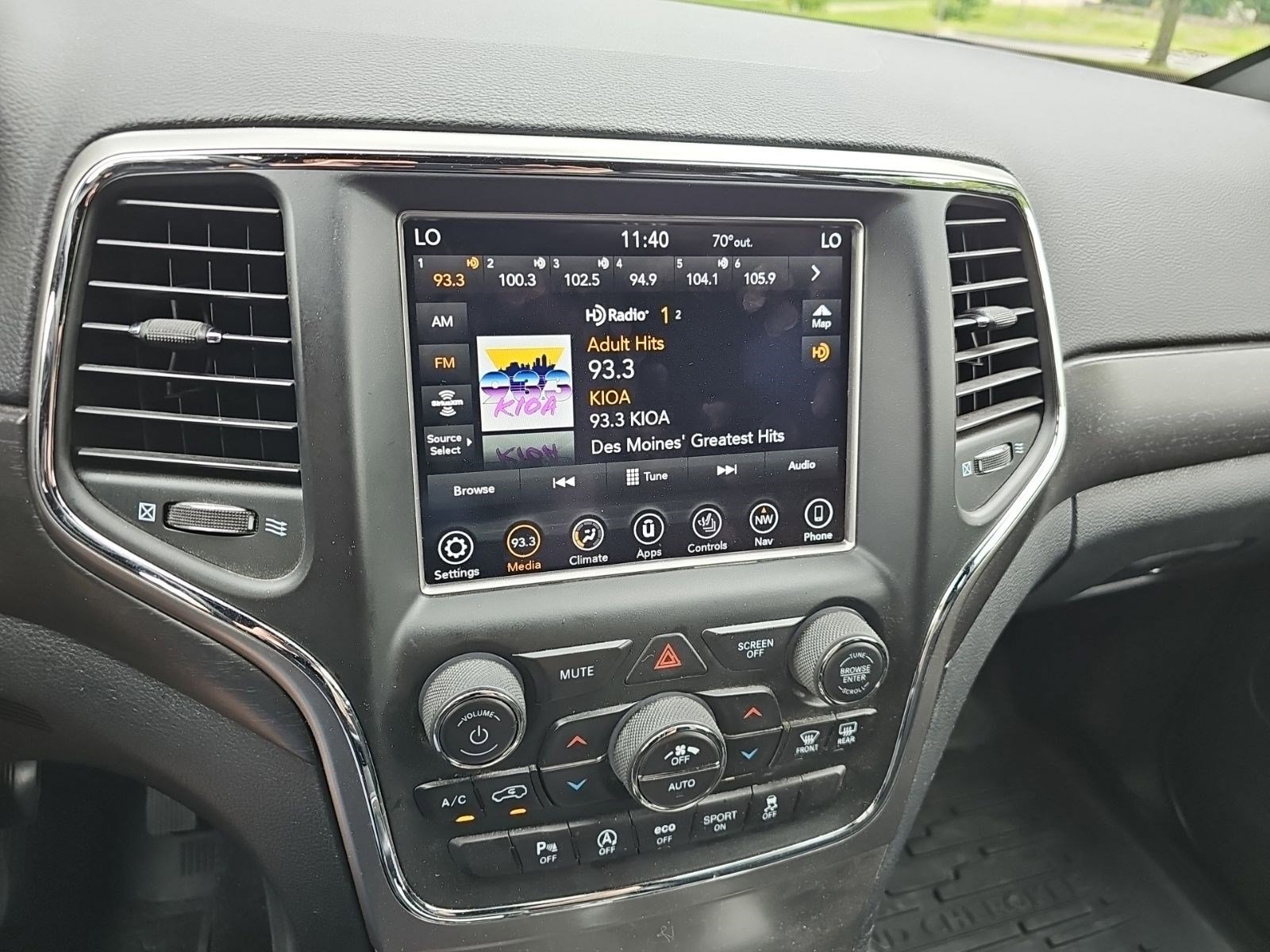 Used 2018 Jeep Grand Cherokee Altitude AWD/4WD image 21