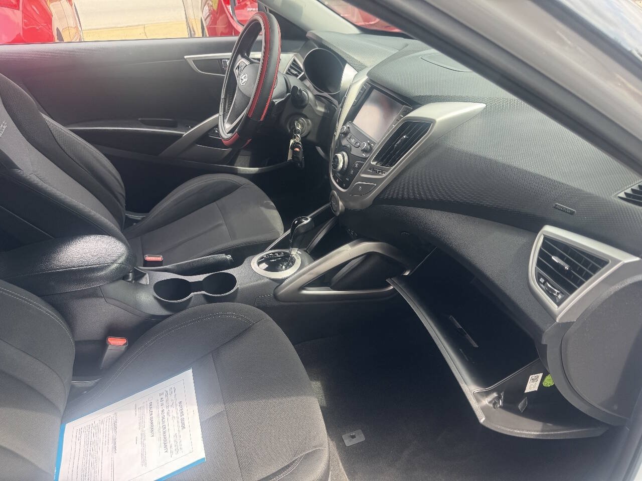 Used 2017 Hyundai Veloster FWD image 18