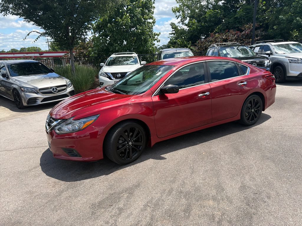 Used 2017 Nissan Altima 2.5 SR w/ Midnight Edition Package FWD video 3