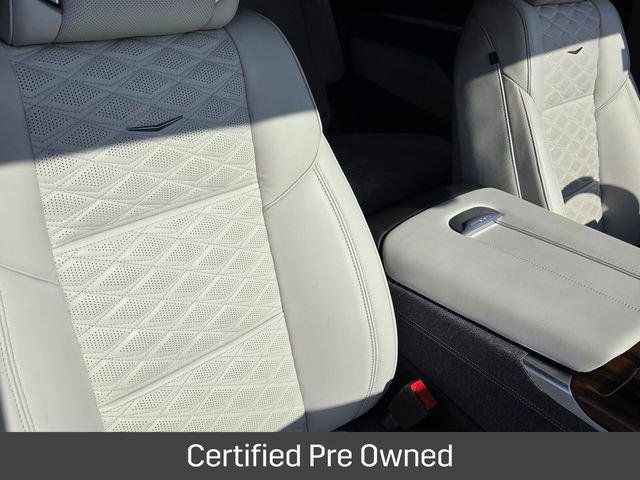 Used 2025 Cadillac Escalade Premium Luxury Platinum AWD/4WD image 18