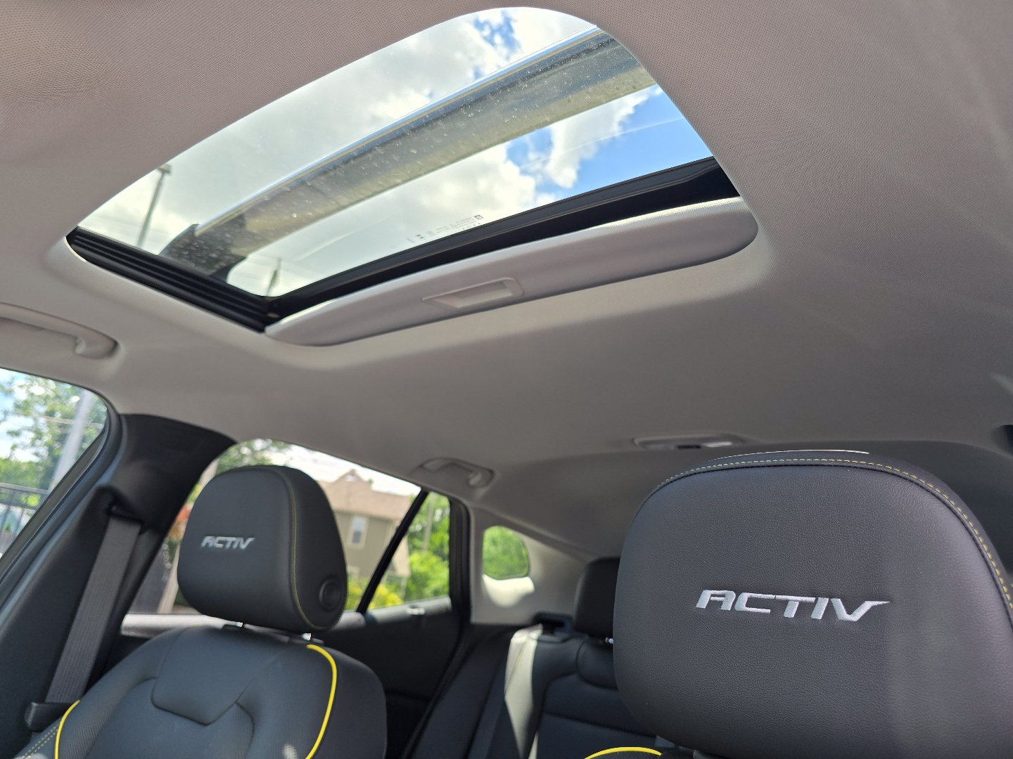Used 2024 Chevrolet Trax ACTIV w/ Sunroof Package FWD image 3