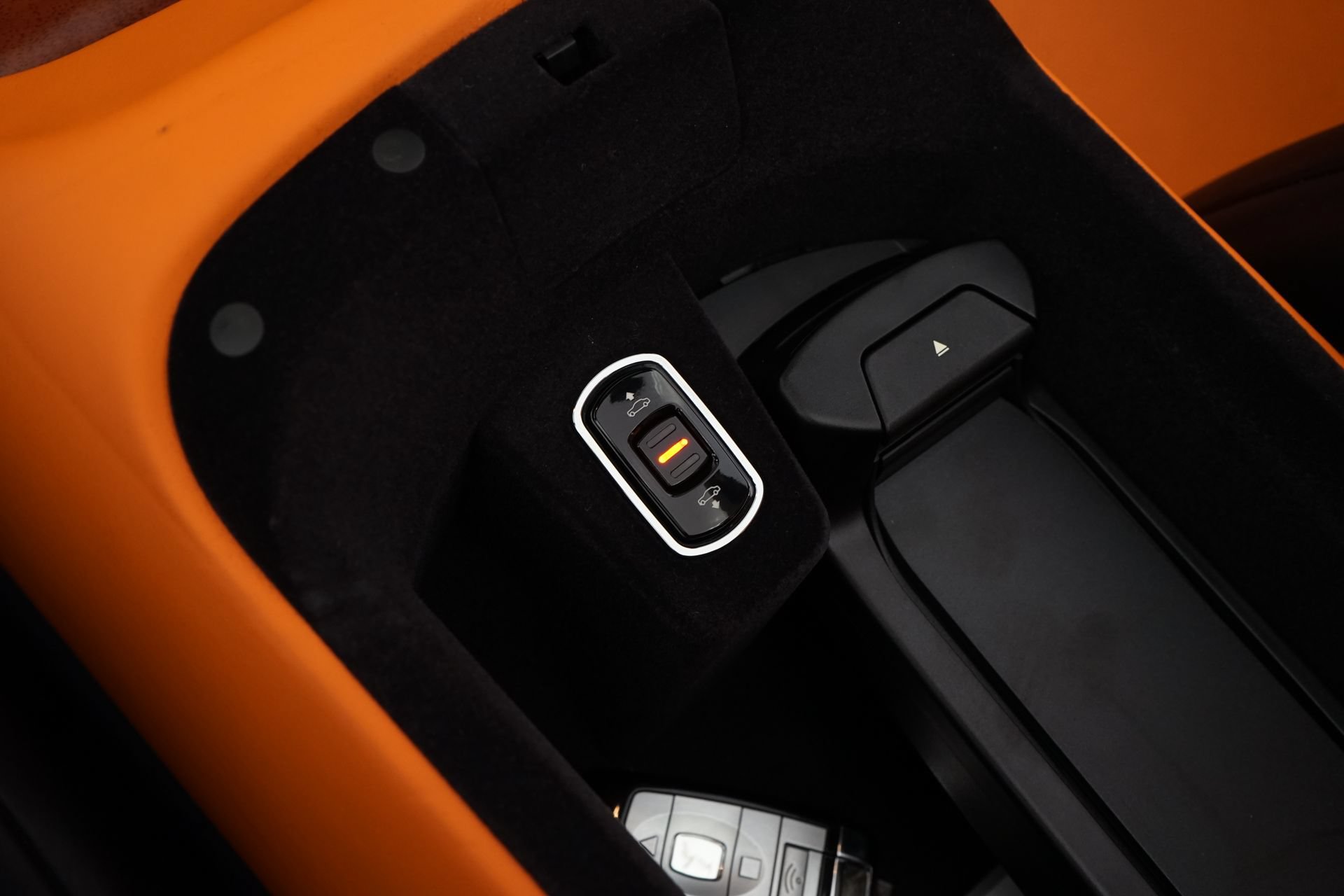Used 2018 Rolls-Royce Dawn RWD image 21