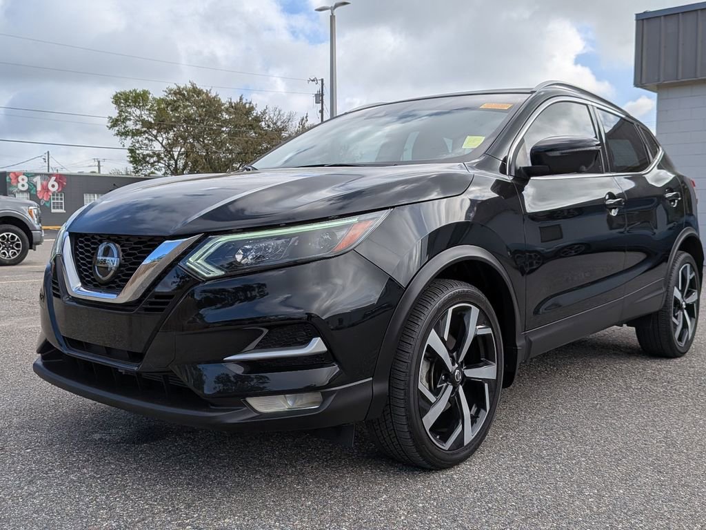 Used 2022 Nissan Rogue Sport SL w/ Premium Package image 2