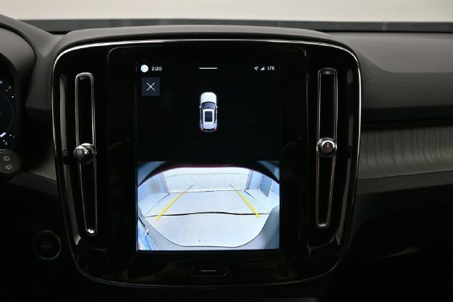 Used 2023 Volvo XC40 B4 Plus w/ Driver Assist Package FWD image 20