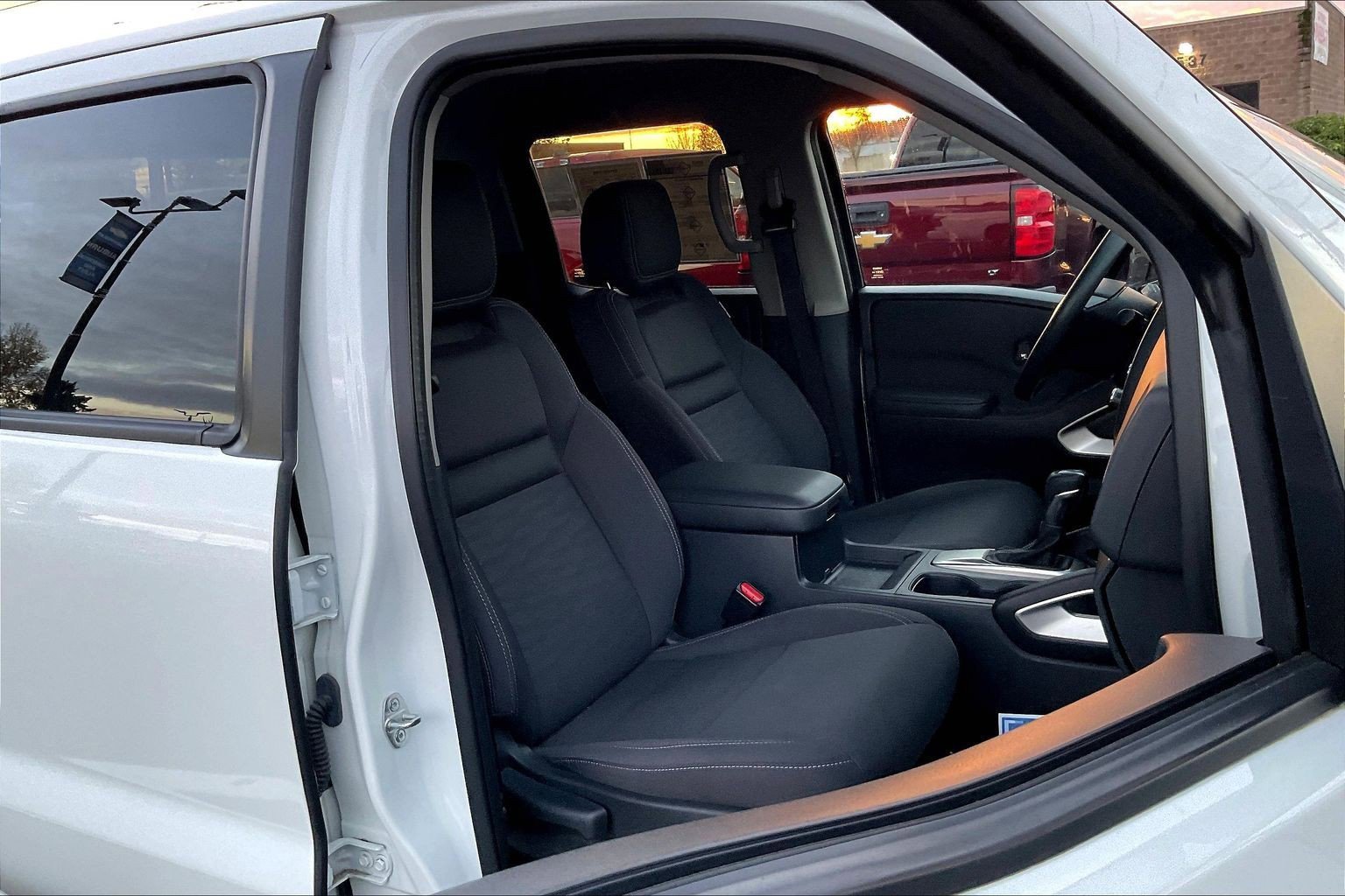 Used 2022 Nissan Frontier SV image 7