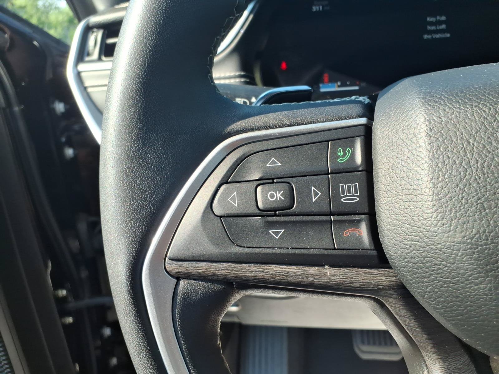 Certified 2023 Jeep Grand Cherokee Limited w/ Black Appearance Package AWD/4WD image 23