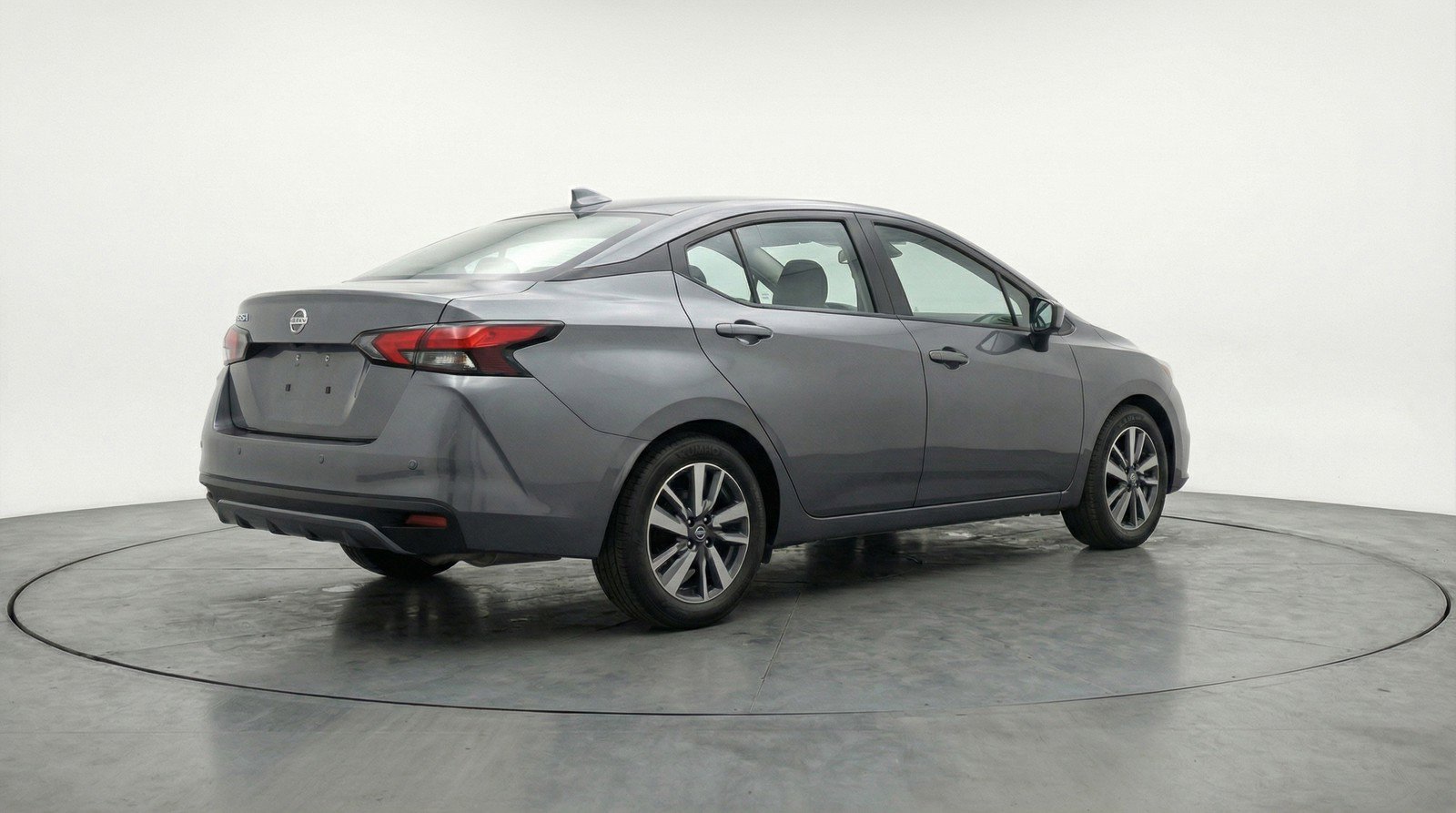 Used 2025 Nissan Versa SV image 9