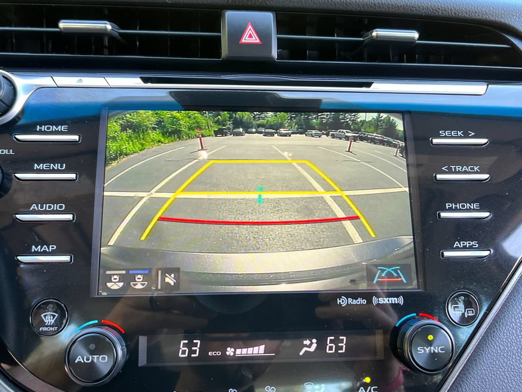 Used 2020 Toyota Camry SE w/ Sunroof Package FWD image 18