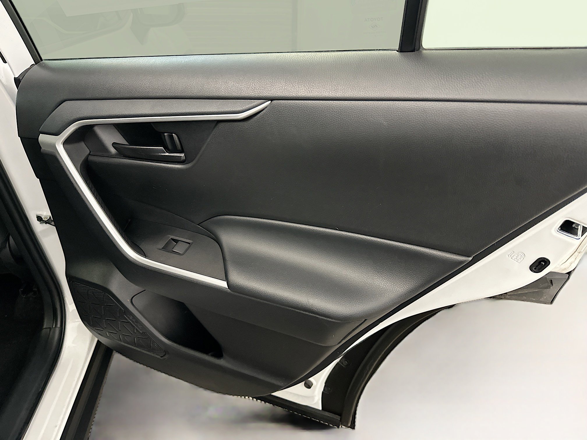 Used 2024 Toyota RAV4 LE image 31