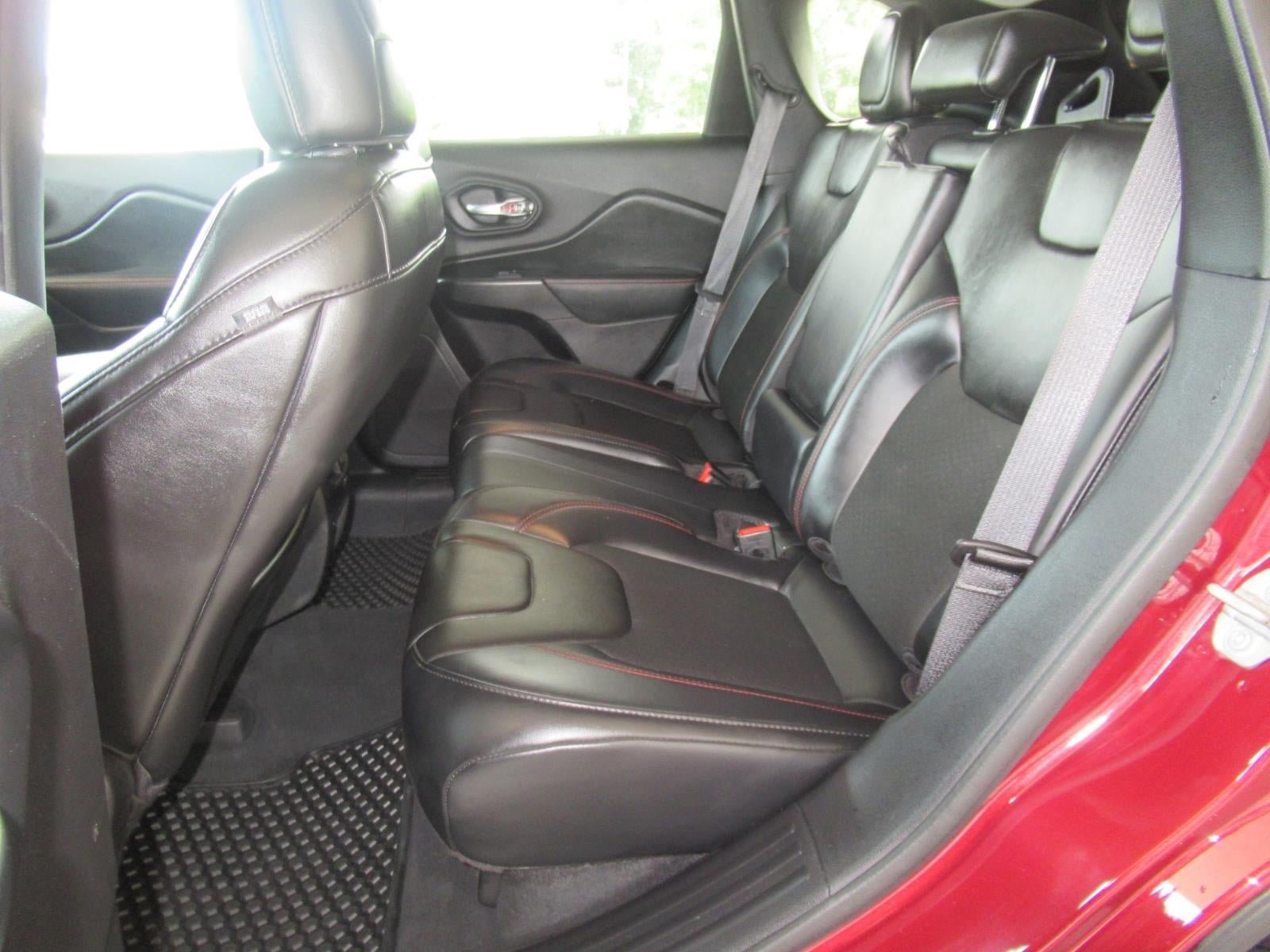 Used 2019 Jeep Cherokee Trailhawk w/ Comfort/Convenience Group AWD/4WD image 21