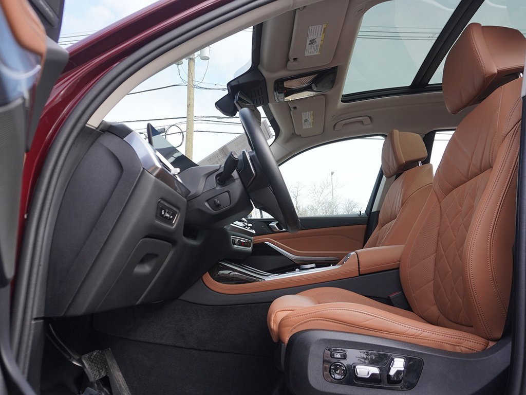 Used 2024 BMW X7 xDrive40i w/ Premium Package image 41
