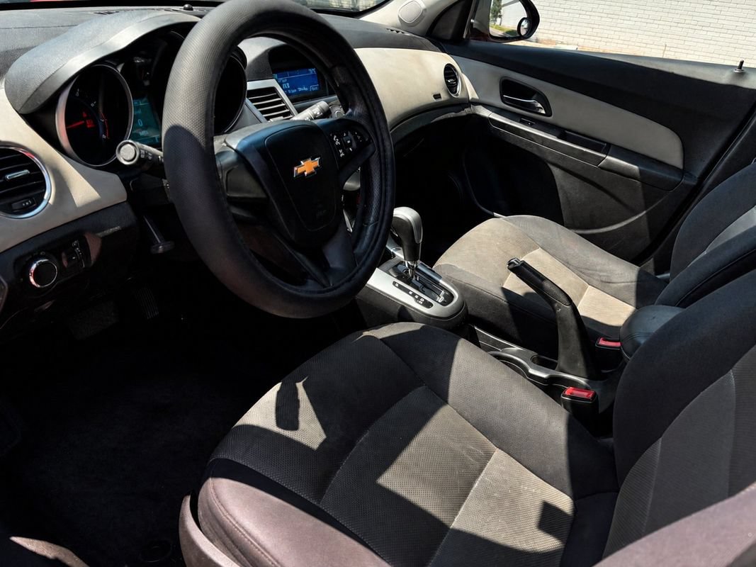 Used 2014 Chevrolet Cruze LS FWD image 10