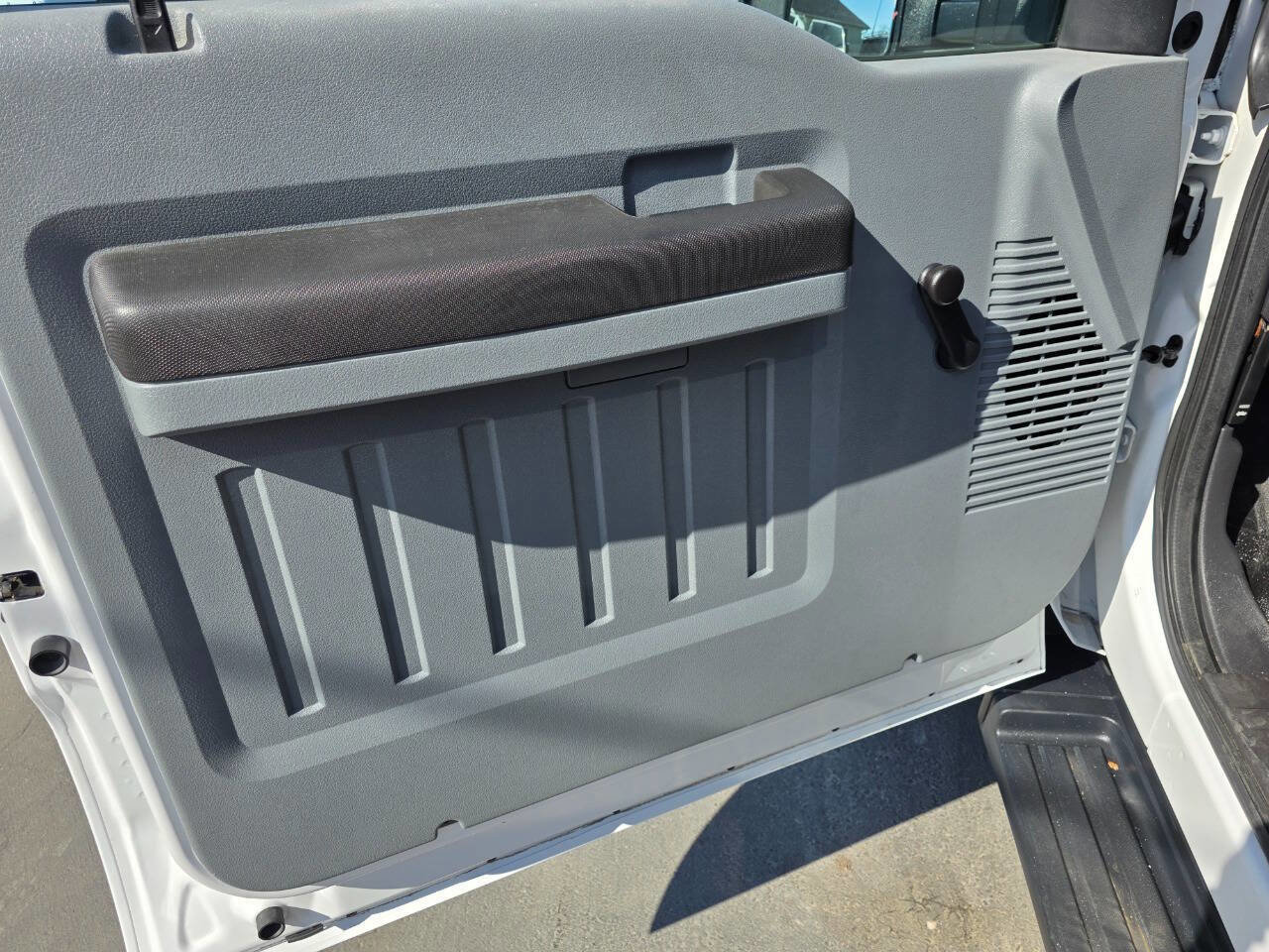 Used 2016 Ford F550 2WD Regular Cab Super Duty image 18