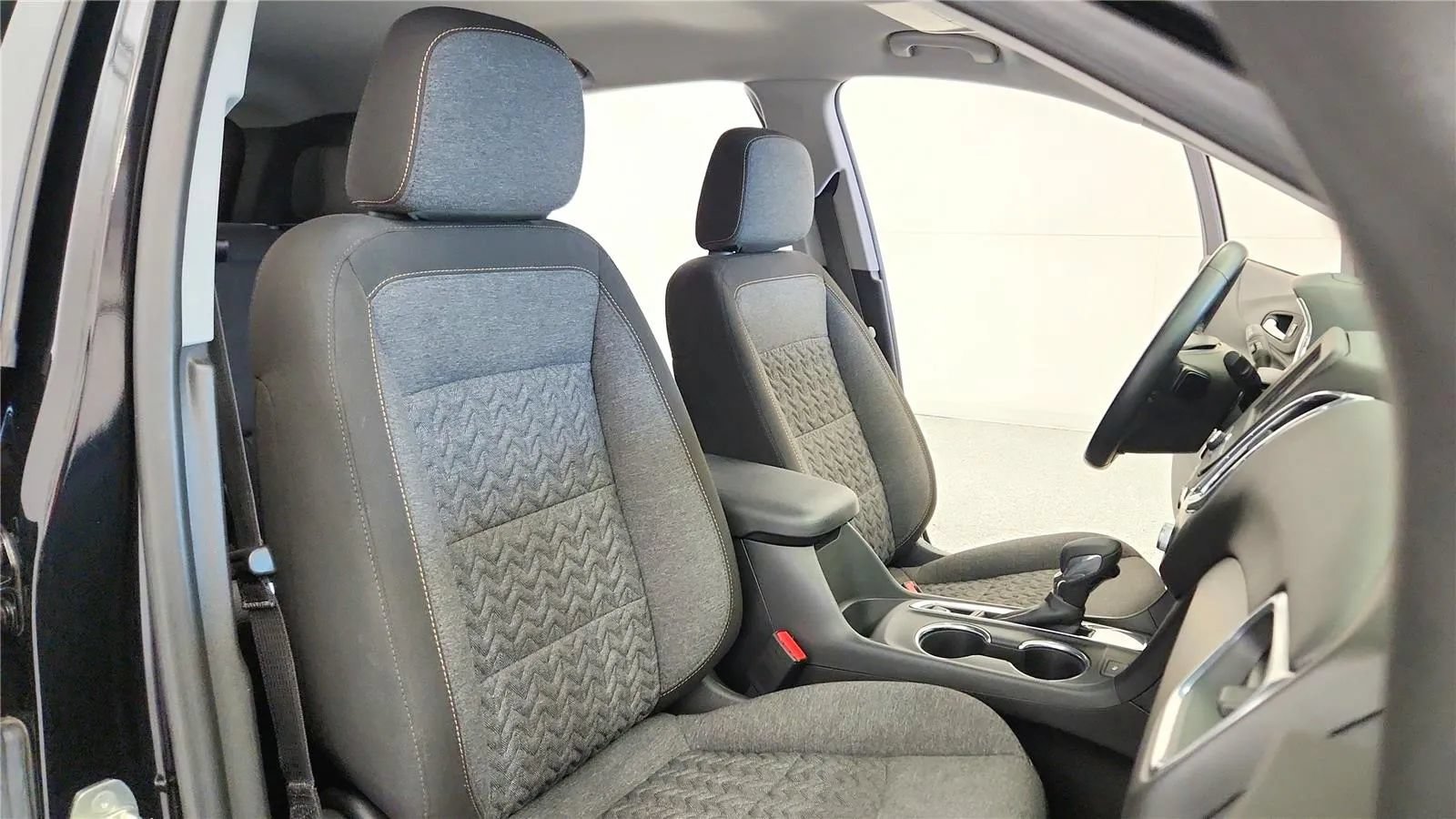 Used 2023 Chevrolet Equinox LT FWD image 38