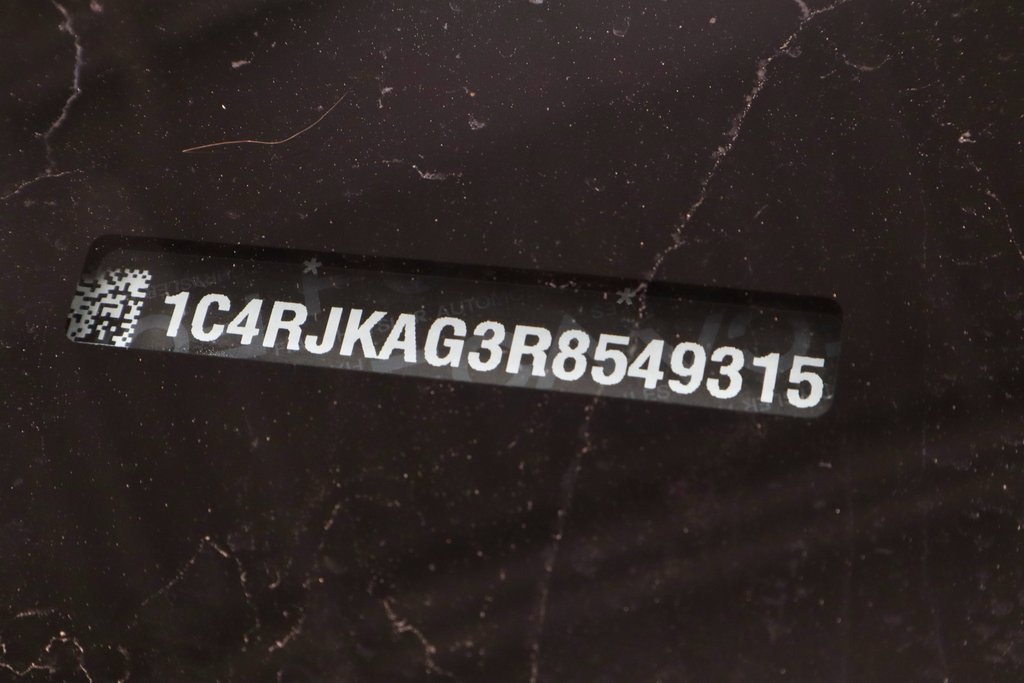 Used 2024 Jeep Grand Cherokee L Laredo image 37