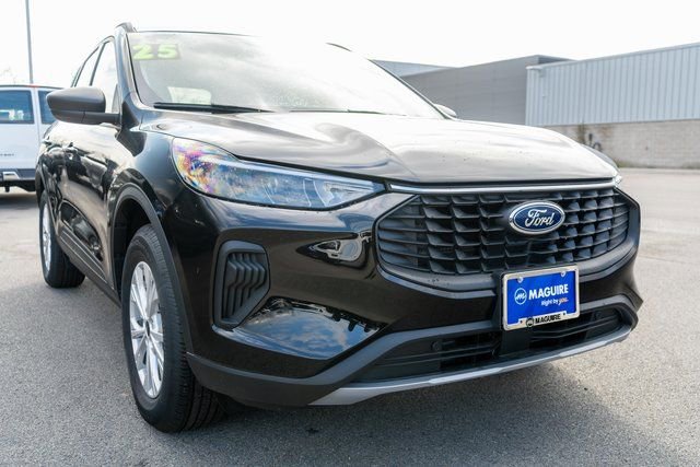 New 2025 Ford Escape Active w/ Active Premium Tech Pack image 4