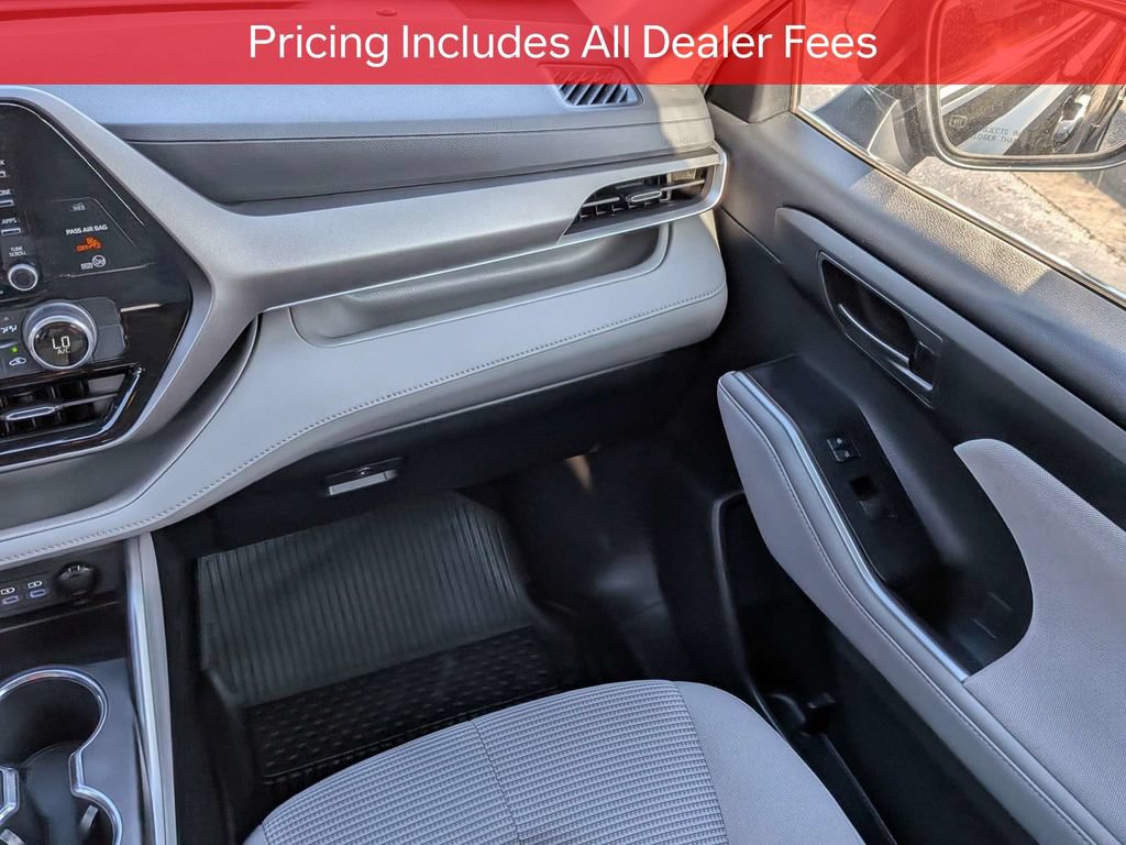 Used 2022 Toyota Highlander LE FWD image 18