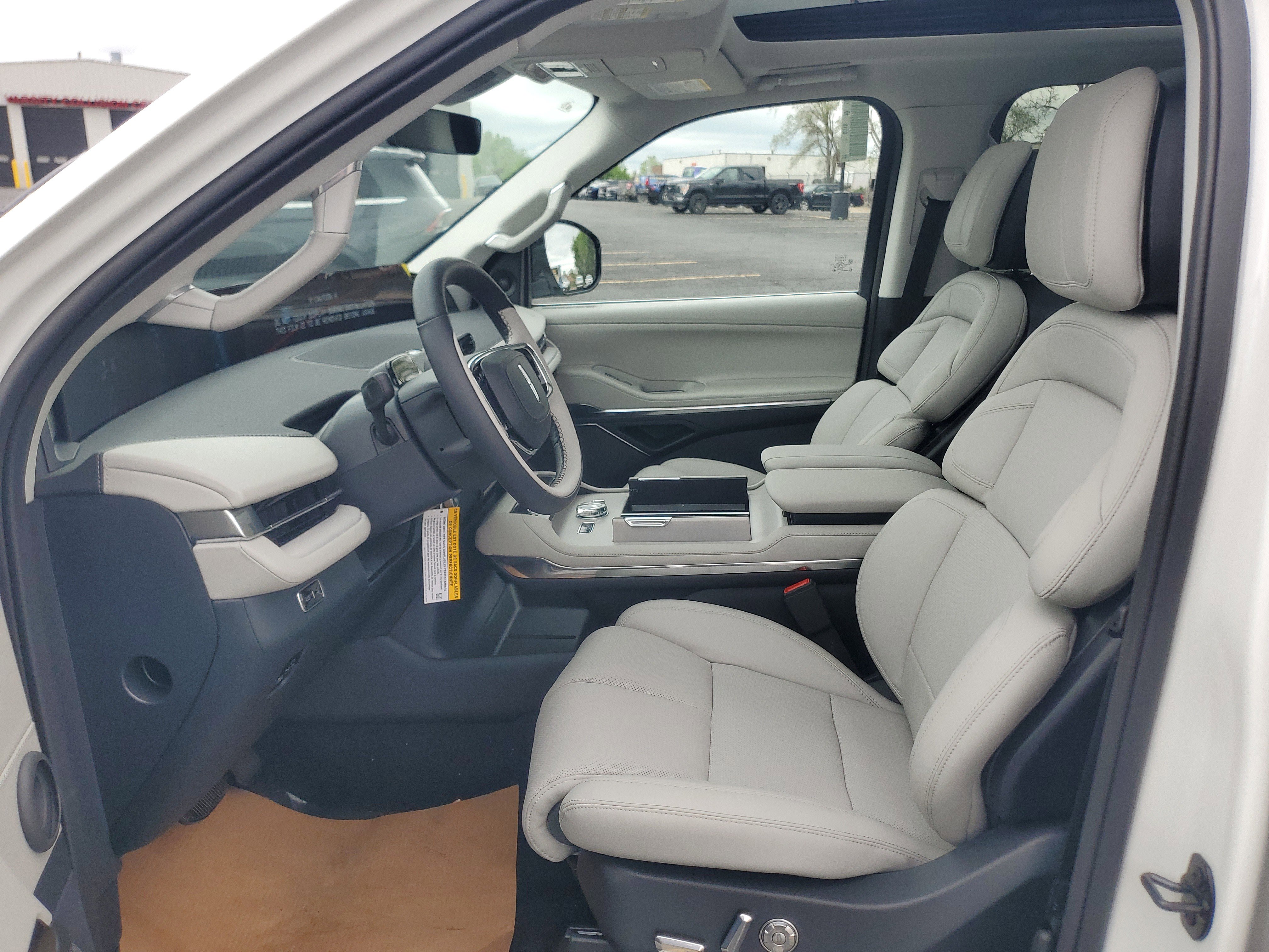 New 2026 Lincoln Navigator L Reserve AWD/4WD image 12