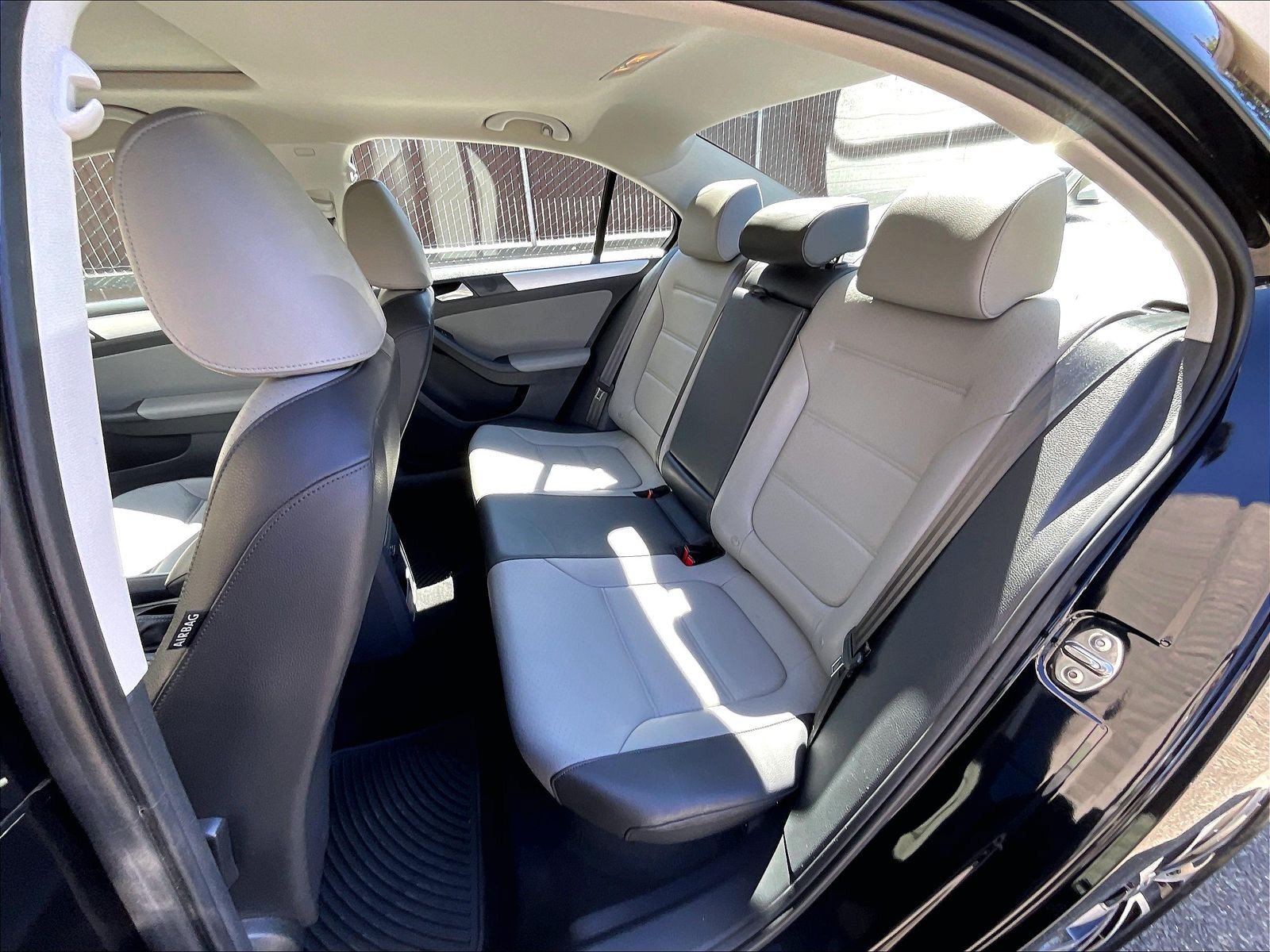 Used 2015 Volkswagen Jetta SEL Premium FWD image 25