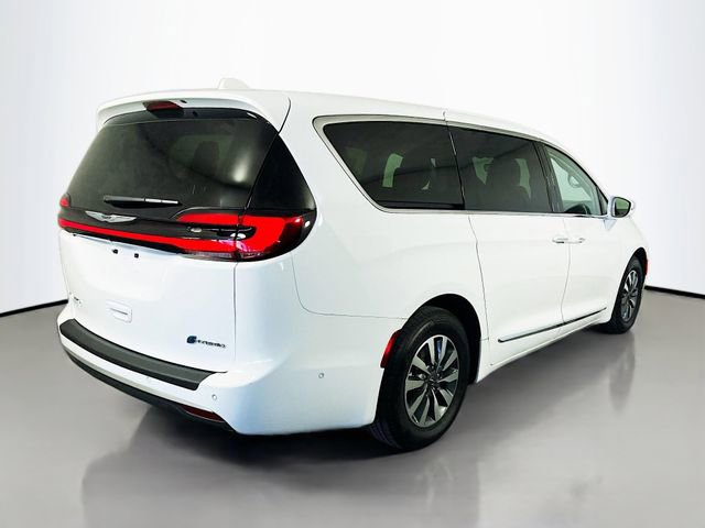 Used 2022 Chrysler Pacifica Limited image 8