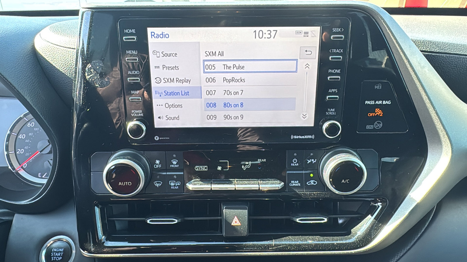 Used 2020 Toyota Highlander L image 18