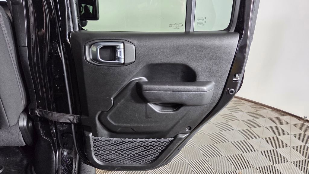 Used 2022 Jeep Gladiator Willys image 29