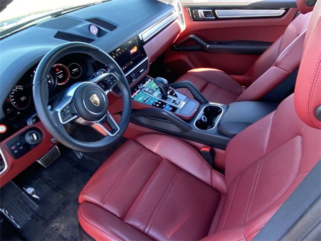Used 2023 Porsche Cayenne S Platinum w/ Premium Package Plus image 19
