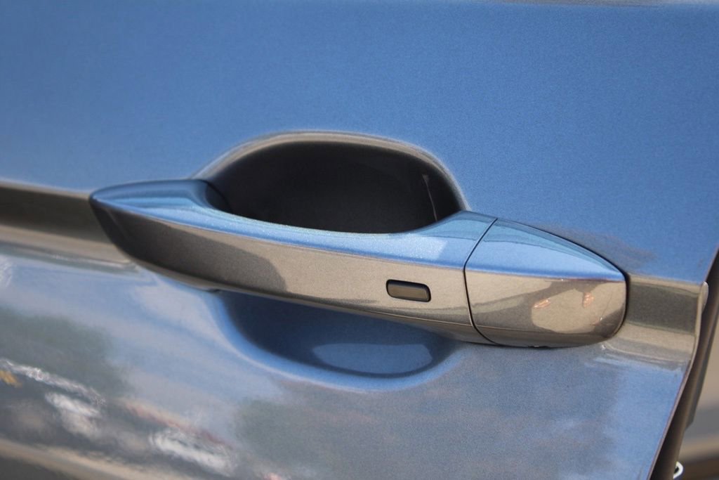 Used 2022 Volkswagen Tiguan SE R-Line image 16