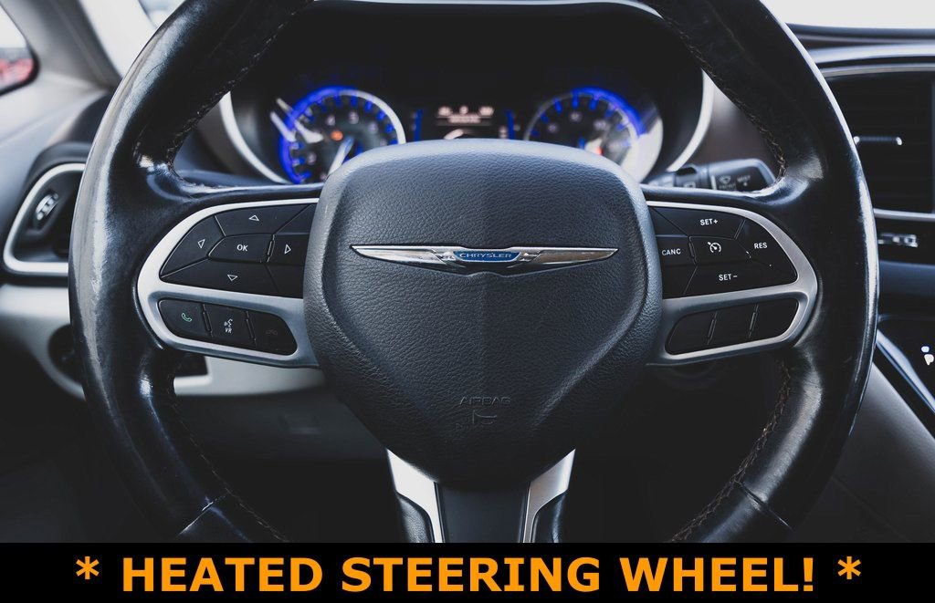 Used 2019 Chrysler Pacifica Touring-L image 12