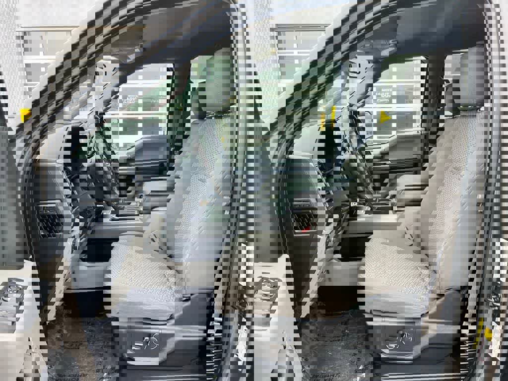 Used 2017 Ford F150 XLT w/ Equipment Group 302A Luxury image 16