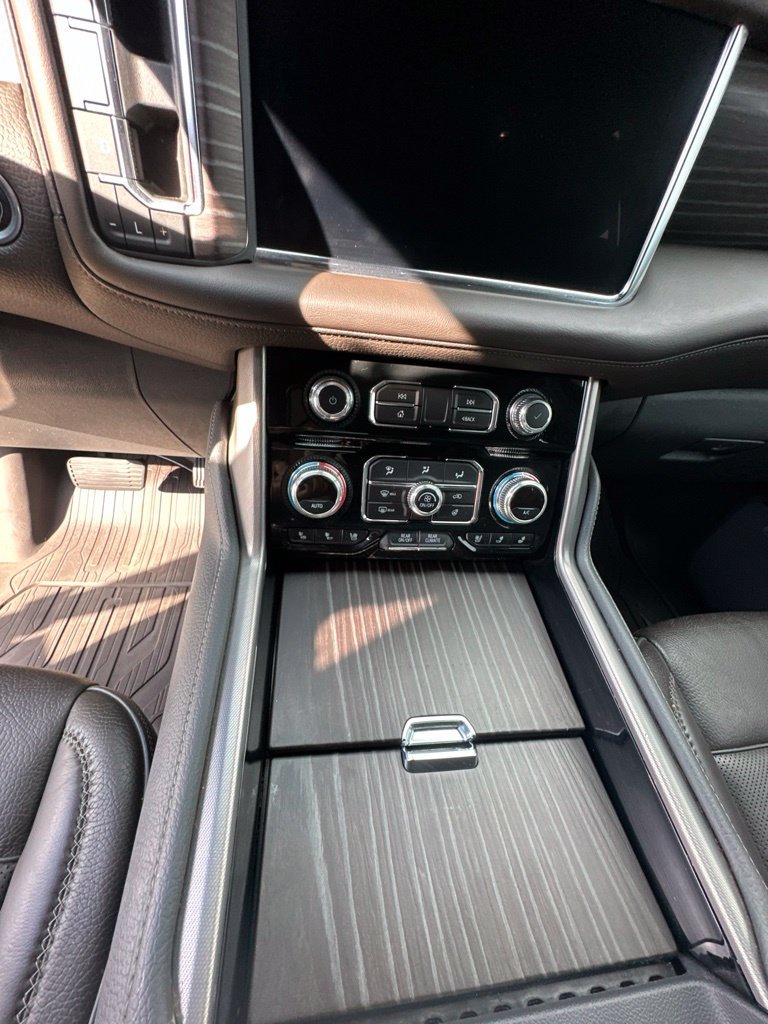 Used 2024 GMC Yukon Denali w/ Advanced Technology Package AWD/4WD image 12