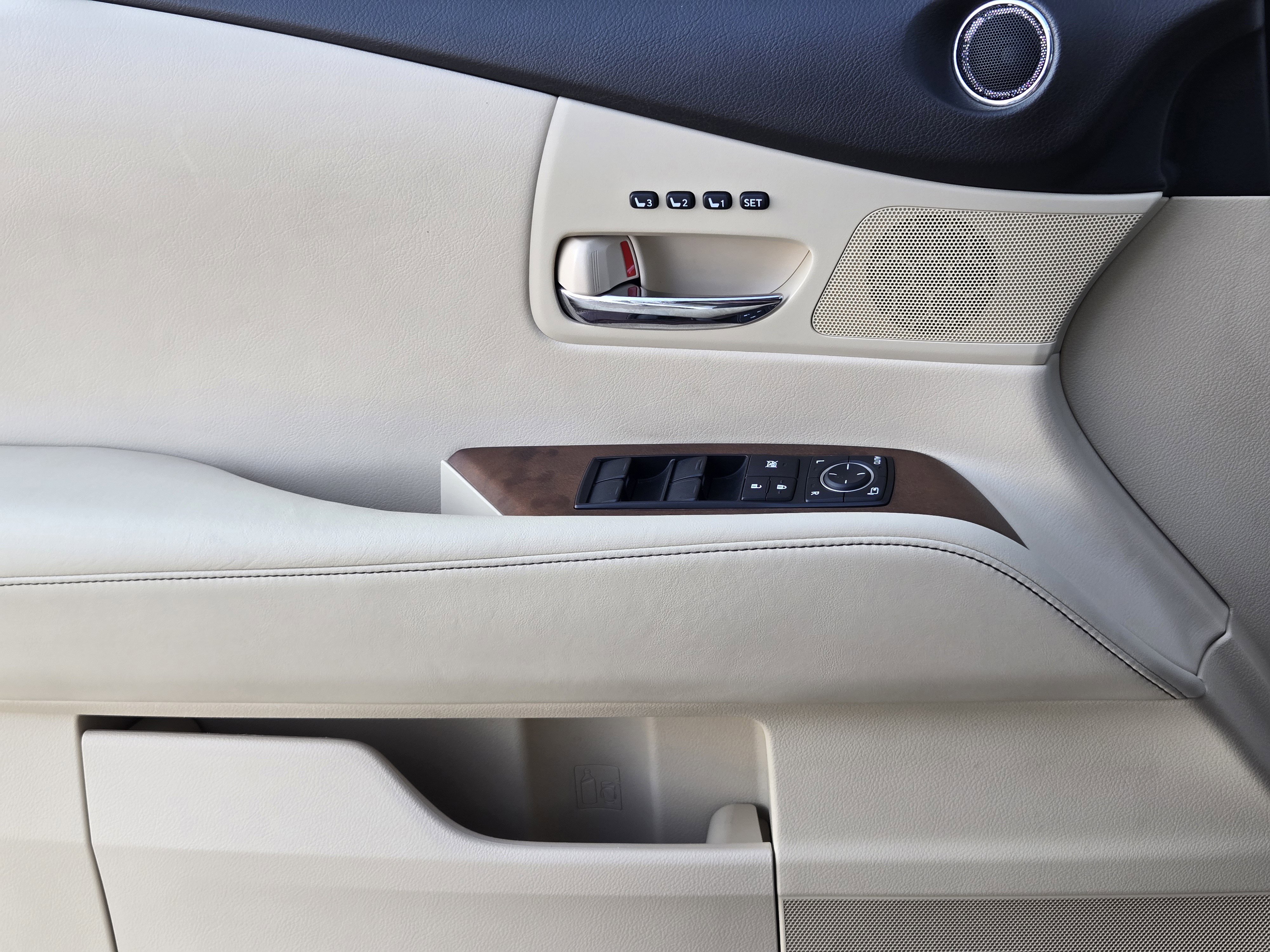 Used 2013 Lexus RX 450h AWD image 23