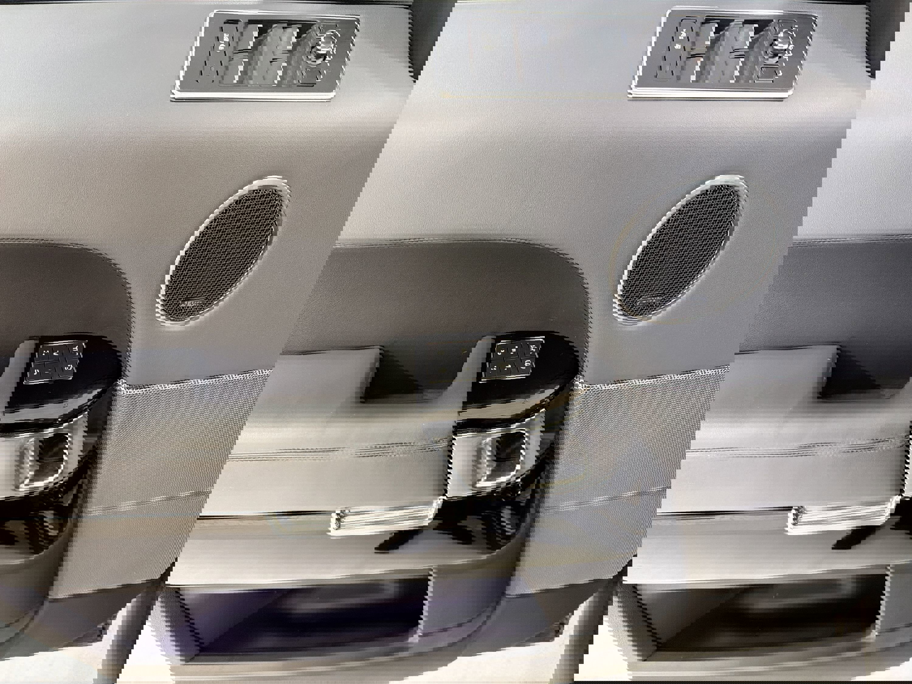 Used 2017 Land Rover Range Rover Sport Autobiography image 12