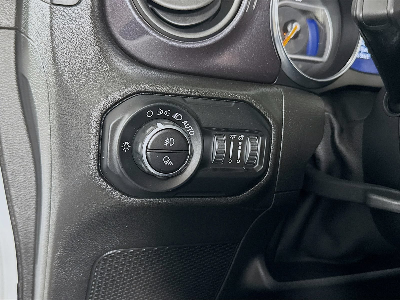 Used 2020 Jeep Gladiator Sport AWD/4WD image 11