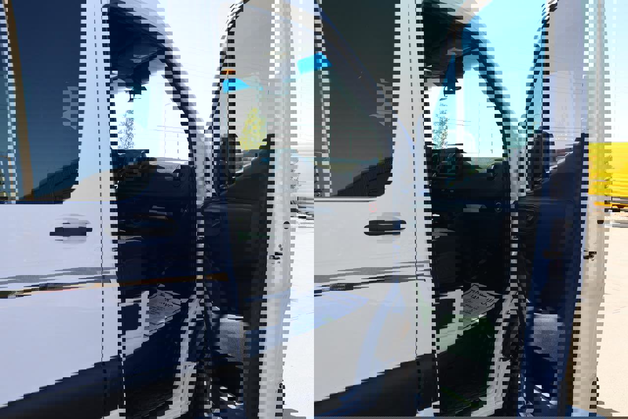 Used 2019 Mercedes-Benz Sprinter 2500 image 16