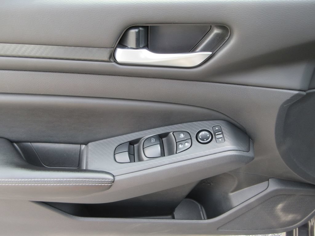 Used 2024 Nissan Altima 2.5 SV FWD image 20