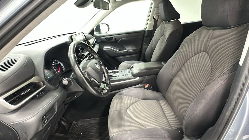 Used 2021 Toyota Highlander LE image 9