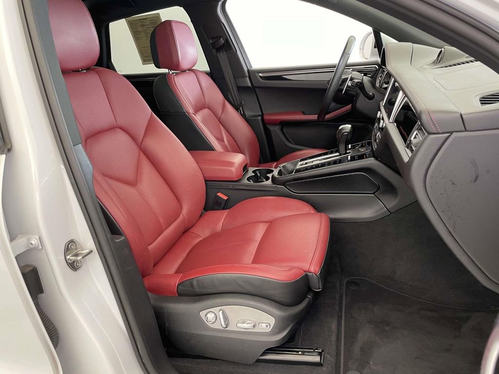 Certified 2023 Porsche Macan image 23